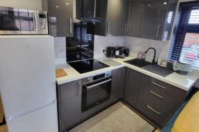 Town Centre Modern 1 Bed self-contained Apartment